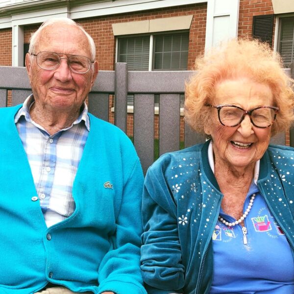 Ouder dan 100 werden ze verliefd in verpleeghuis – nu zijn ze getrouwd.