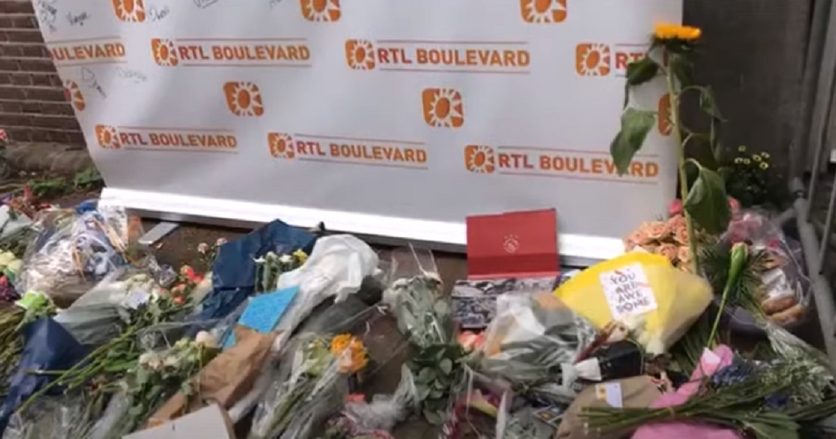 RTL Boulevard studio met bloemen