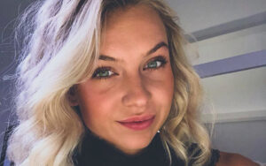 De eerste beelden: 25-jarige Joy Beune compléét uit de kleren voor Playboy!