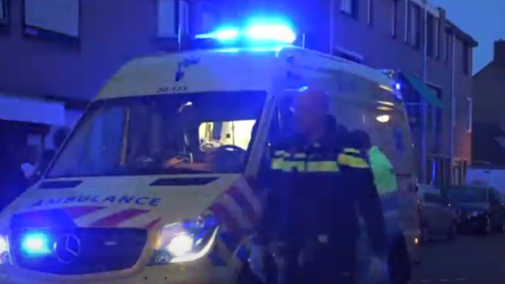 15jarig meisje springt voor trein terwijl klasgenoten toekijken