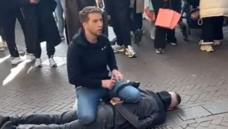 Beelden opgedoken van held die messentrekker van de Dam in Amsterdam overmeestert op straat